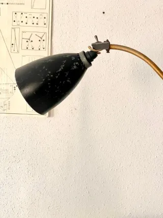 Lámpara articulada vintage para mesa de dibujo