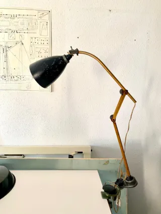 Lámpara articulada vintage para mesa de dibujo