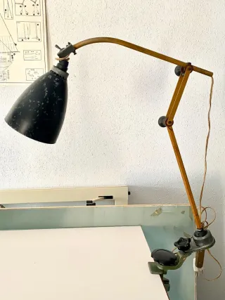 Lámpara articulada vintage para mesa de dibujo