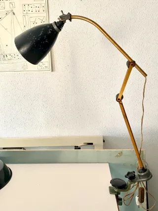 Lámpara articulada vintage para mesa de dibujo