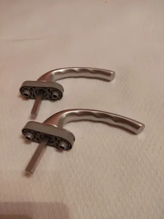 Maniglie per finestre in alluminio