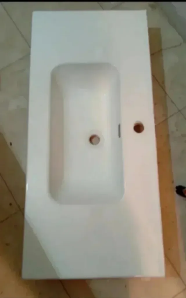 Lavabo de baño de porcelana blanca