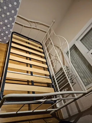 Cama individual metálica blanca,base y colchón