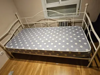 Cama individual metálica blanca,base y colchón