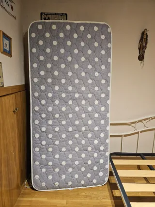 Cama individual metálica blanca,base y colchón