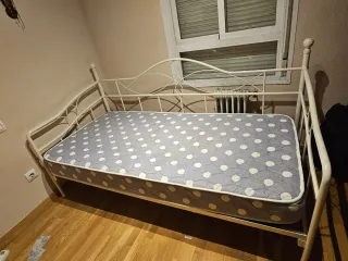 Cama individual metálica blanca,base y colchón