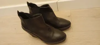 Botines de cuña negros