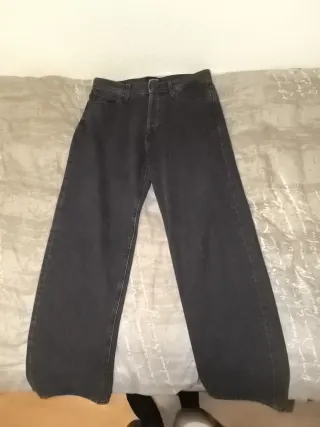 Pantalón vaquero ancho gris