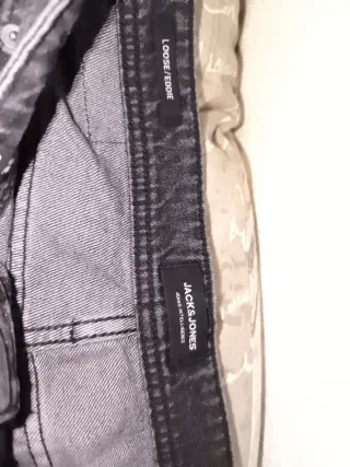 Pantalón vaquero ancho gris