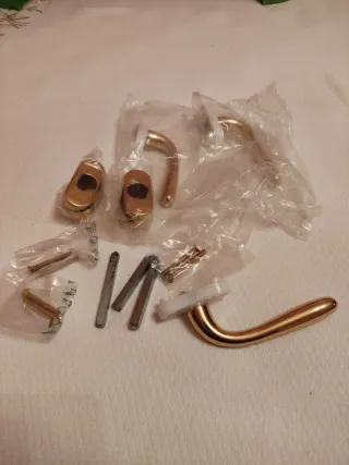 3 Maniglie per Finestre Dorate