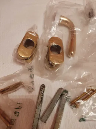 3 Maniglie per Finestre Dorate