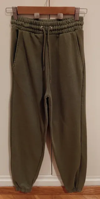 Pantalón Stradivarius verde militar t.s