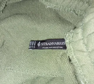 Pantalón Stradivarius verde militar t.s