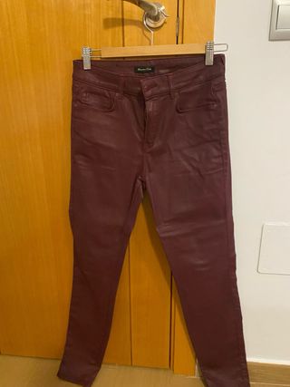 Pantalón efecto piel burdeos Massimo Dutti nuevos