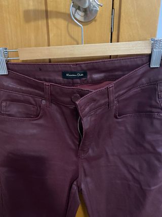 Pantalón efecto piel burdeos Massimo Dutti nuevos