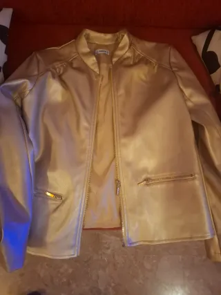 Chaqueta Mayoral polipiel dorada talla 12