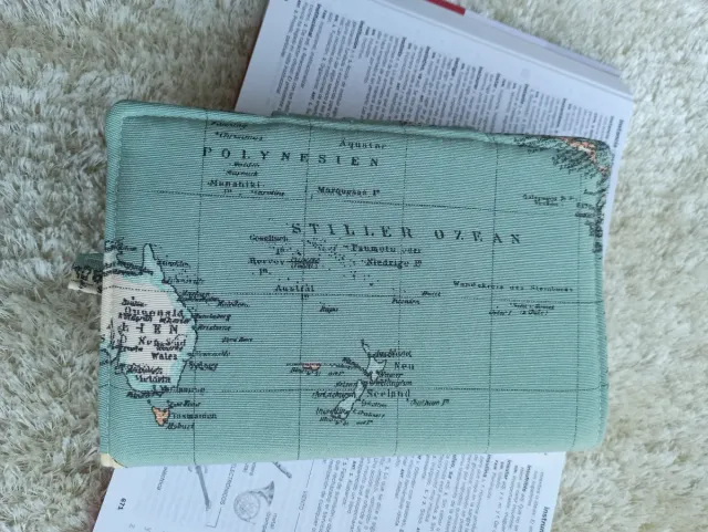 Funda literaria con solapa mapa