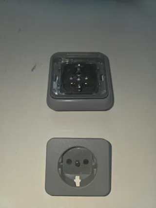 Mecanismo Enchufe Gris Completo