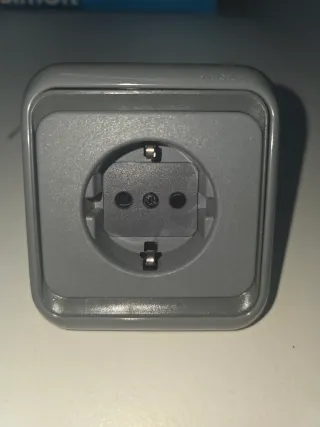 Mecanismo Enchufe Gris Completo