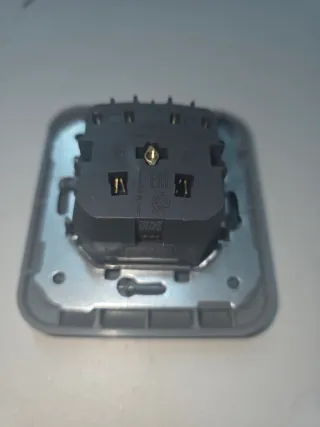 Mecanismo Enchufe Gris Completo
