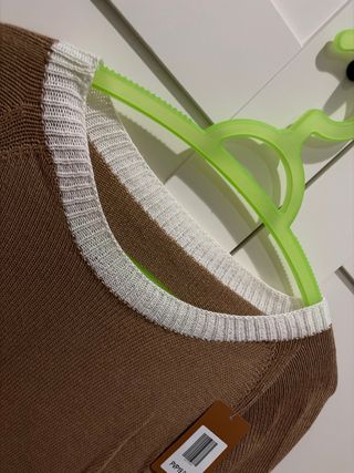 Jersey marrón y blanco