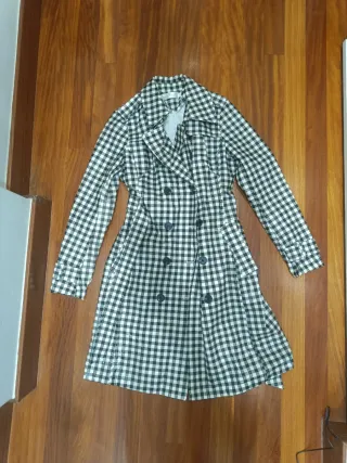 Gabardina chubasquero cuadro blanco y negro tallaS
