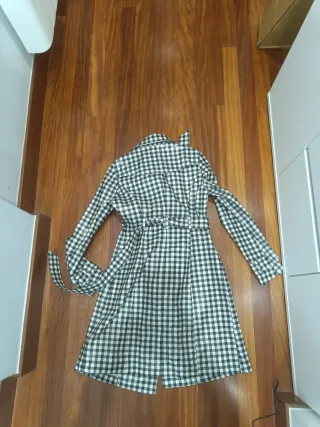 Gabardina chubasquero cuadro blanco y negro tallaS