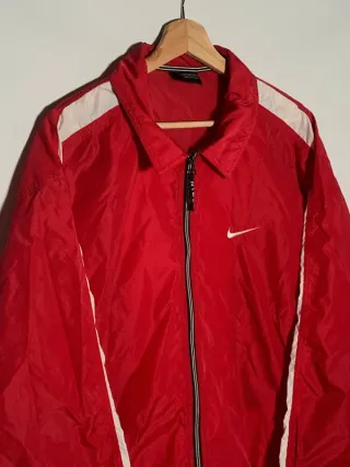 Chaqueta Nike vintage, cortavientos retro Y2K rojo