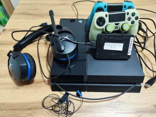 Playstation 4 + Silent Hills P.T. + Accessori