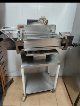 Máquina para llenar magdalenas semiautomática