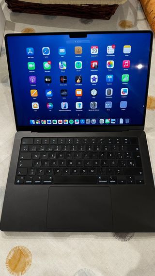 MacBook Pro 14” + Magic Mouse + Final Cut Pro