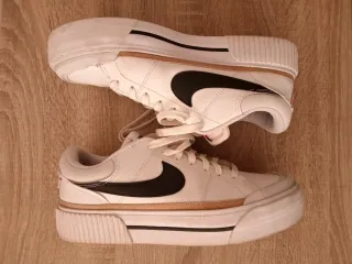 (41) Zapatillas Nike Blancas