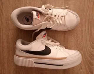 (41) Zapatillas Nike Blancas