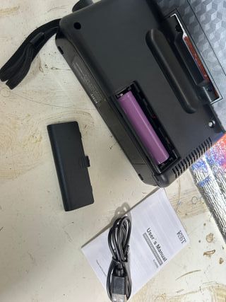 Rádio Portátil KSST K-098S Solar AM FM