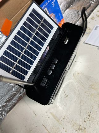 Rádio Portátil KSST K-098S Solar AM FM