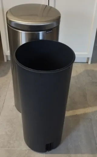 Cubo Basura Brabantia Metal y Plástico