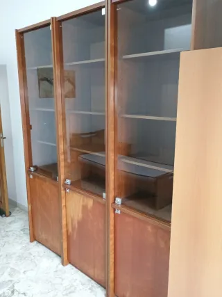 Stanza studio o ufficio in legno e metallo