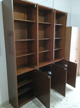 Stanza studio o ufficio in legno e metallo