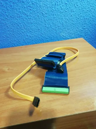 Cable SATA Azul y Amarillo