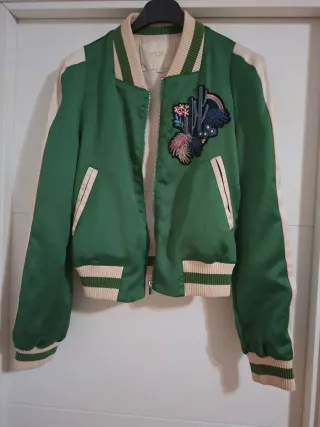 Chaqueta bomber Maje verde y beige