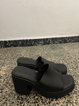 Zapatos Bershka negros sin estrenar