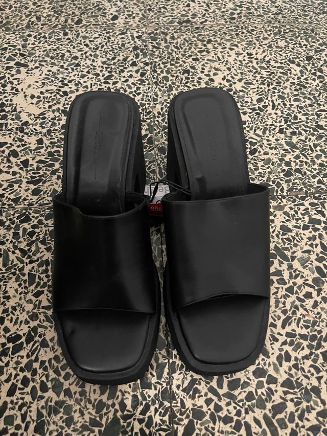 Zapatos Bershka negros sin estrenar