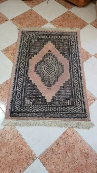Tappeto pakistano in lana fatto a mano