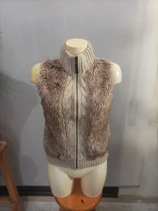 Chaleco de piel y lana beige y marrón