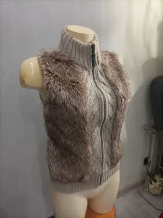 Chaleco de piel y lana beige y marrón