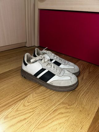 Zapatillas Mustang Modernas Blancas y Negras