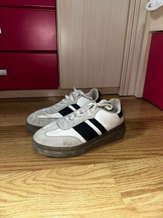 Zapatillas Mustang Modernas Blancas y Negras