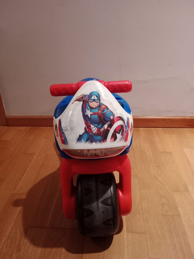 Moto correpasillos bebé Capitán América