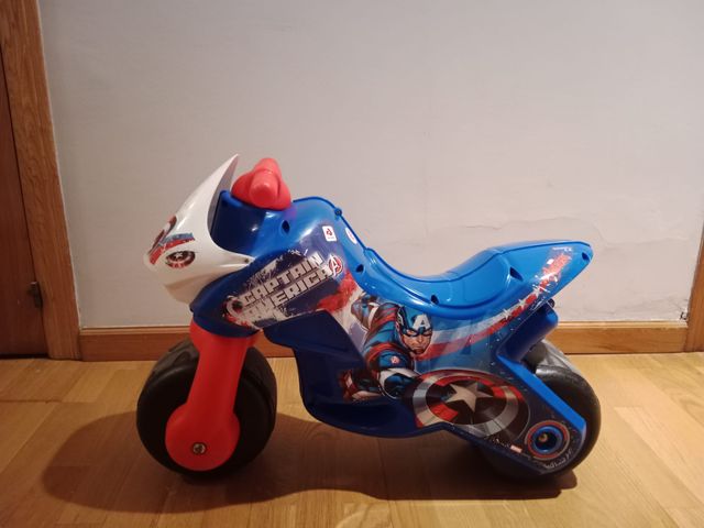 Moto correpasillos bebé Capitán América