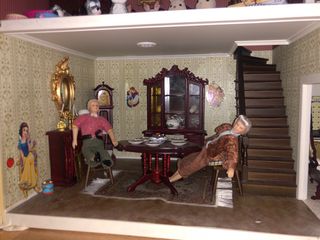 Casa de muñecas con muebles